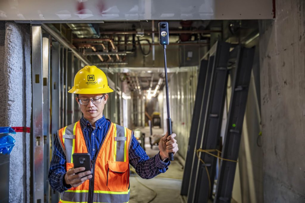 Capture and visualize site conditions easily with the HoloBuilder JobWalk App to ensure an updated as-built record. 